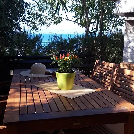 Apartments By The Sea Stomorska, Solta - 11298 * Стоморска