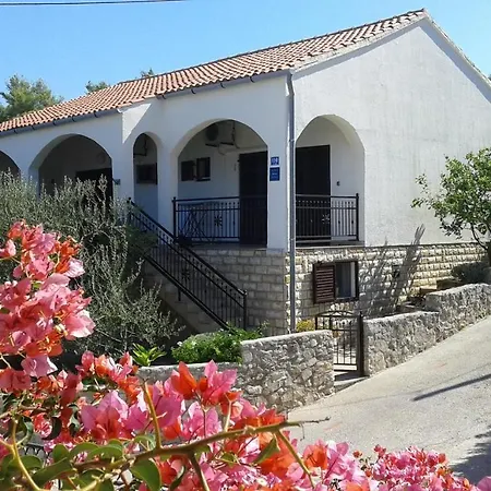 Apartment By The Sea Stomorska, Solta - 11298