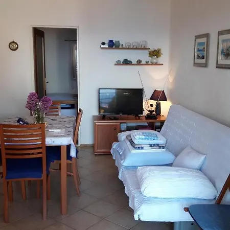 Apartments By The Sea Stomorska, Solta - 11298 * Стоморска