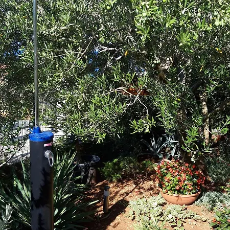 Apartment By The Sea Stomorska, Solta - 11298 *