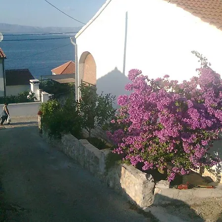 Apartments By The Sea Stomorska, Solta - 11298 *