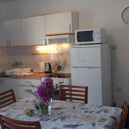 Apartments By The Sea Stomorska, Solta - 11298 Apartment *